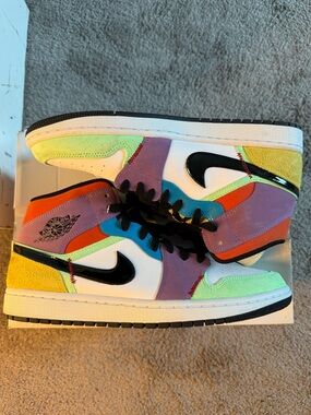 Air Jordan 1 Mid